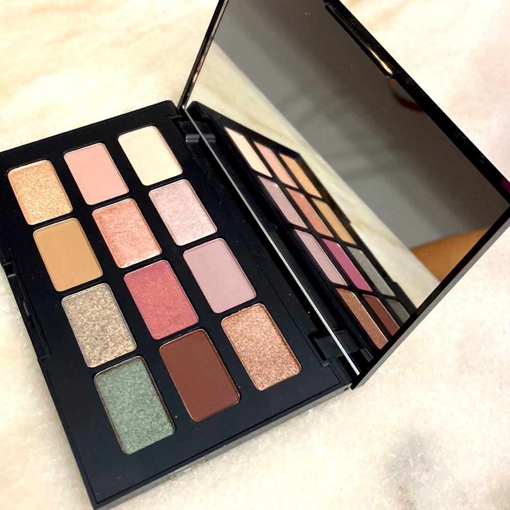 Laura geller the casual collection multi finish eyeshadow palette